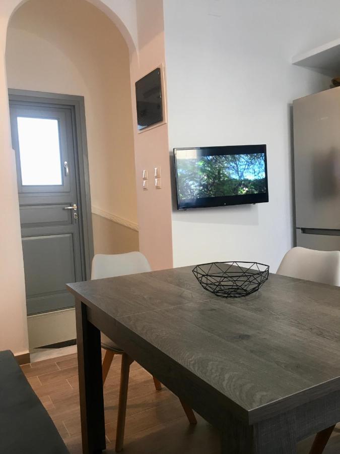 Modern & Comfortable House In The City Center Ermoupoli Exterior photo