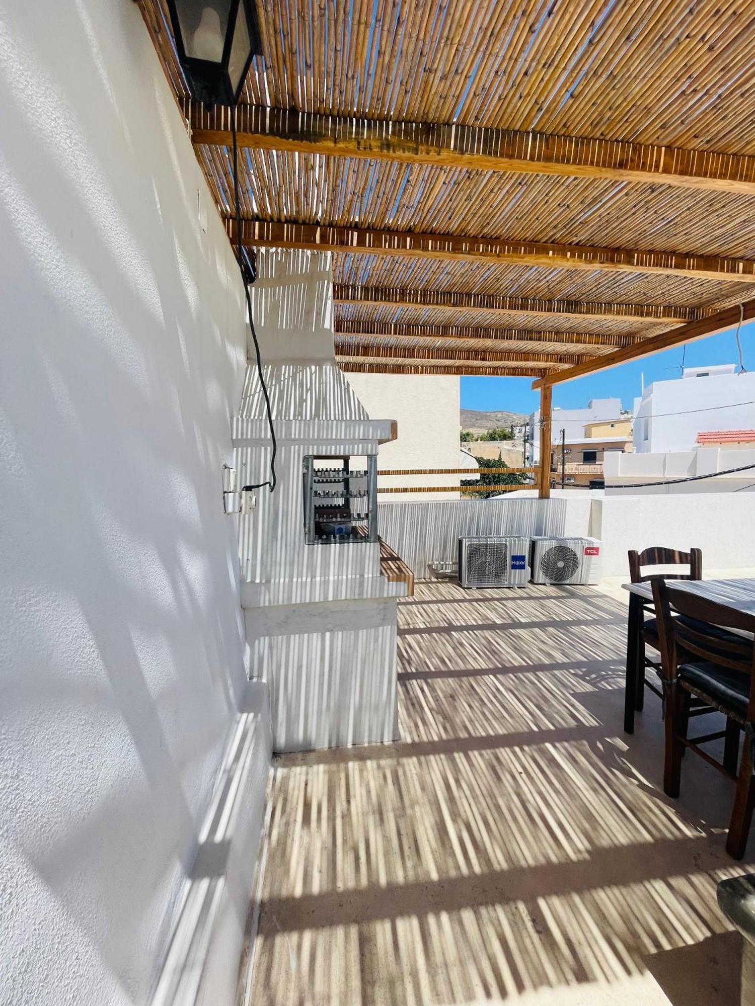 Modern & Comfortable House In The City Center Ermoupoli Exterior photo